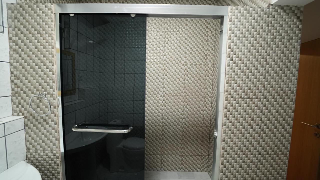 Madigan'S Hotel Kosovo Polje Экстерьер фото