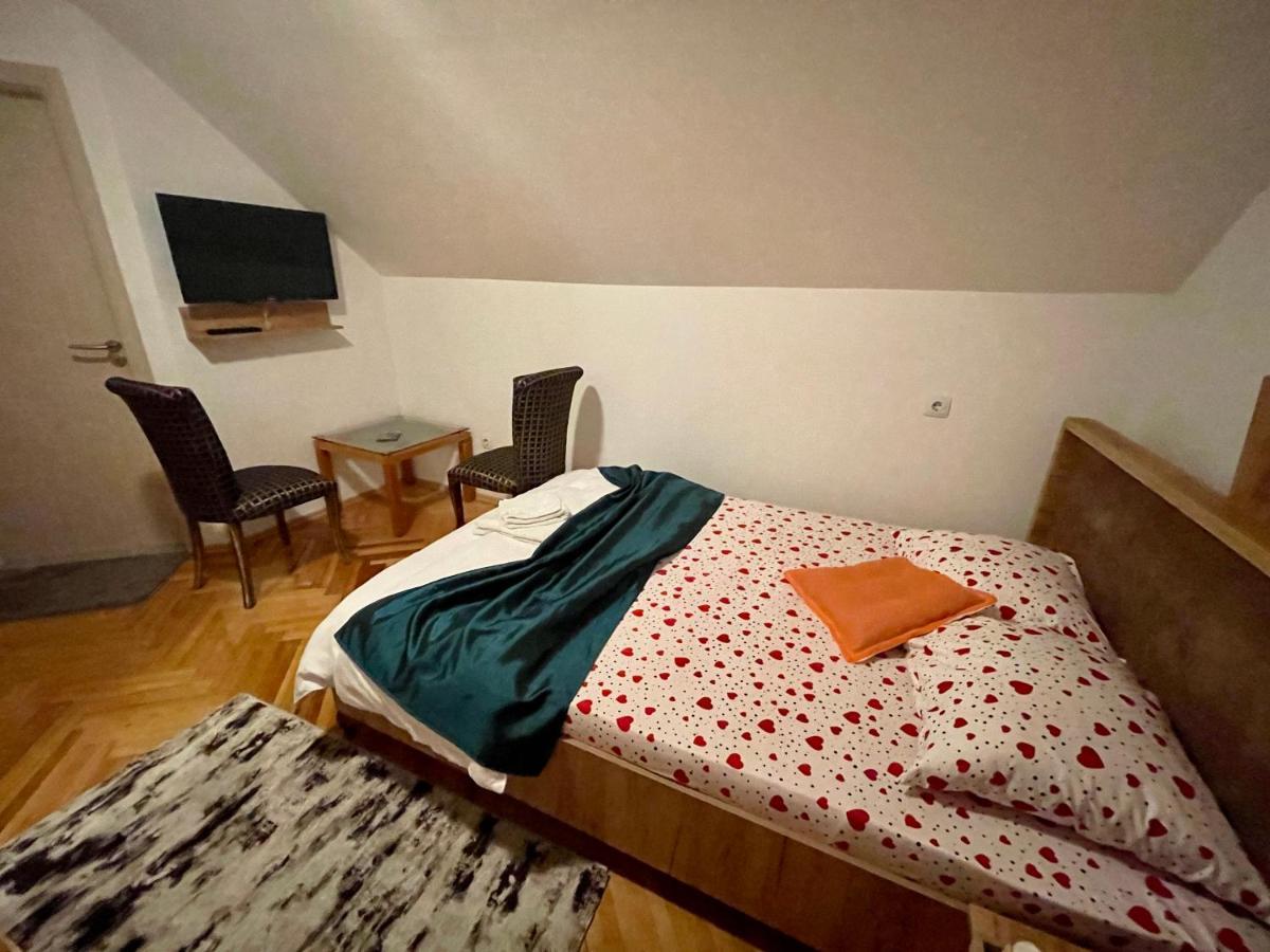 Madigan'S Hotel Kosovo Polje Экстерьер фото