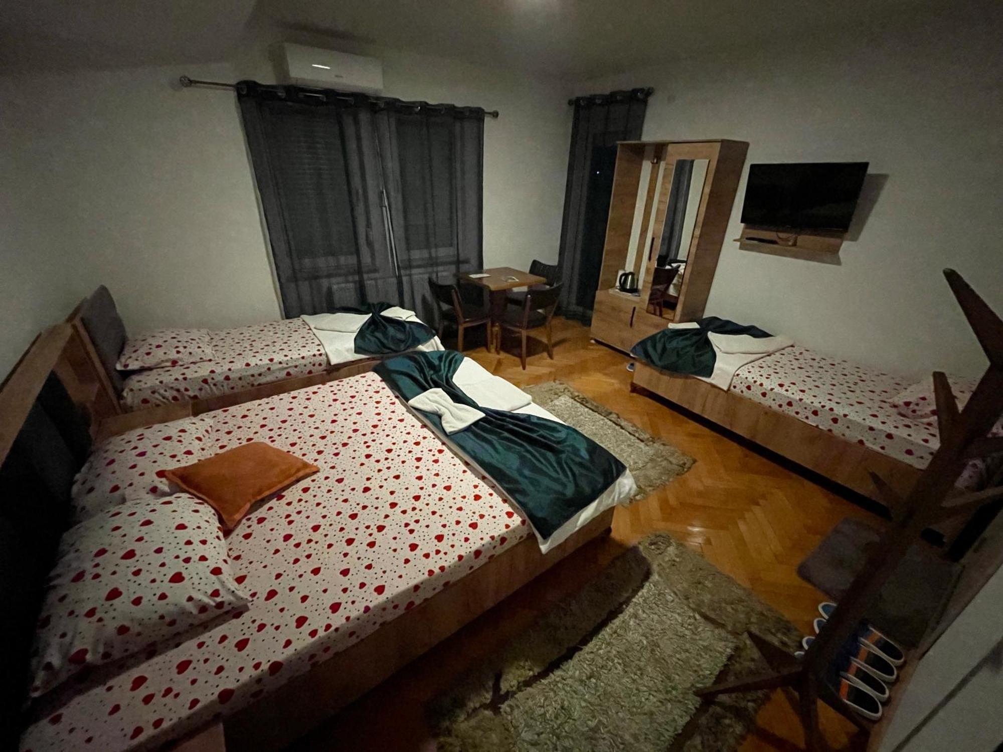 Madigan'S Hotel Kosovo Polje Экстерьер фото