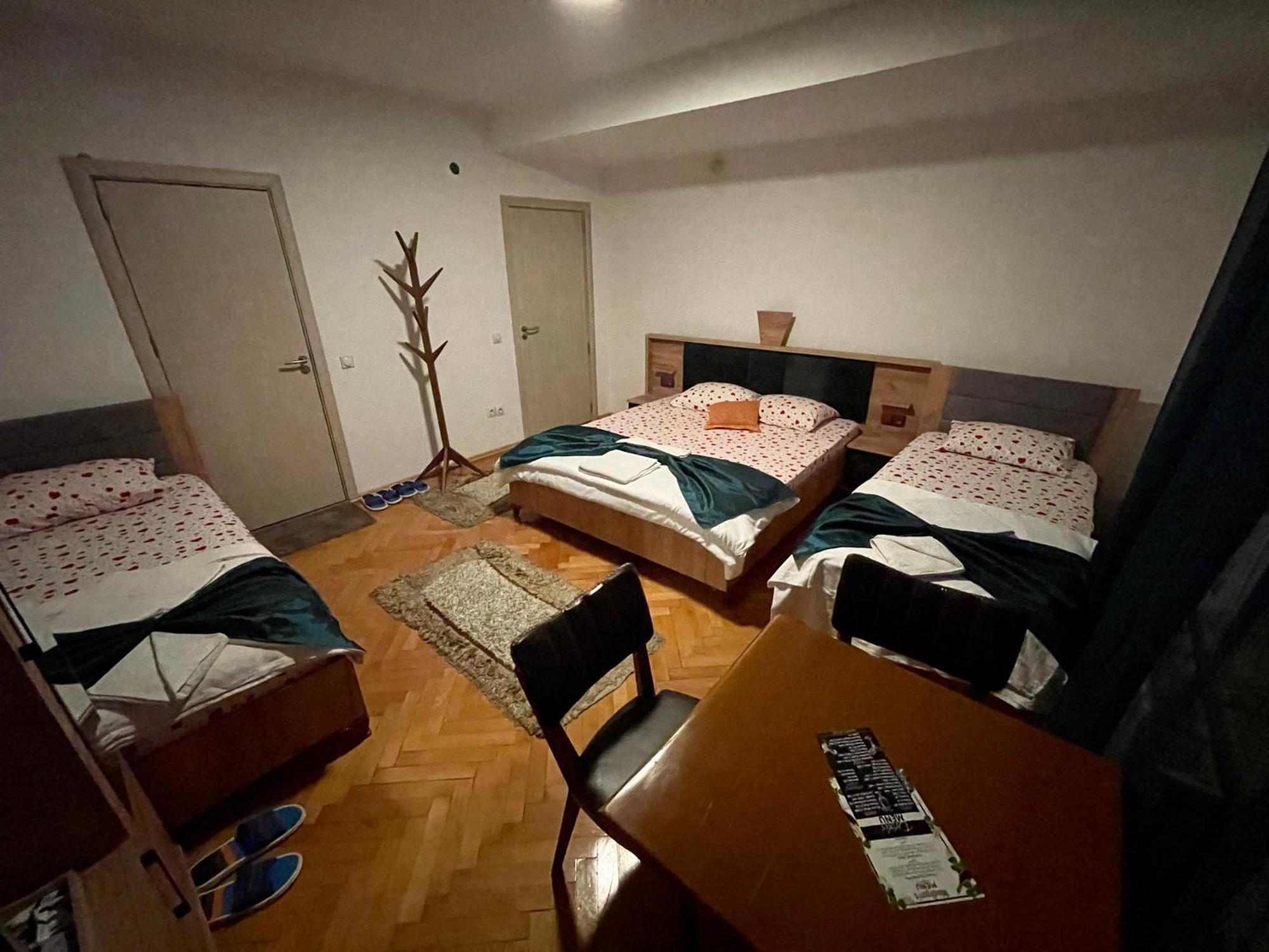 Madigan'S Hotel Kosovo Polje Экстерьер фото