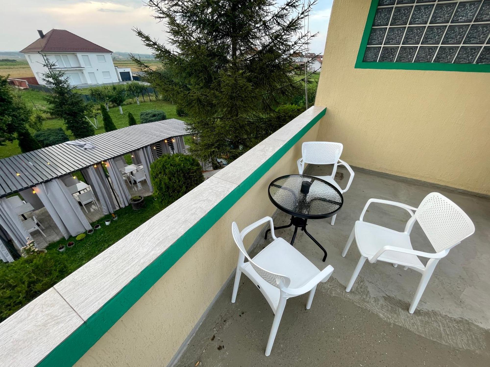 Madigan'S Hotel Kosovo Polje Экстерьер фото