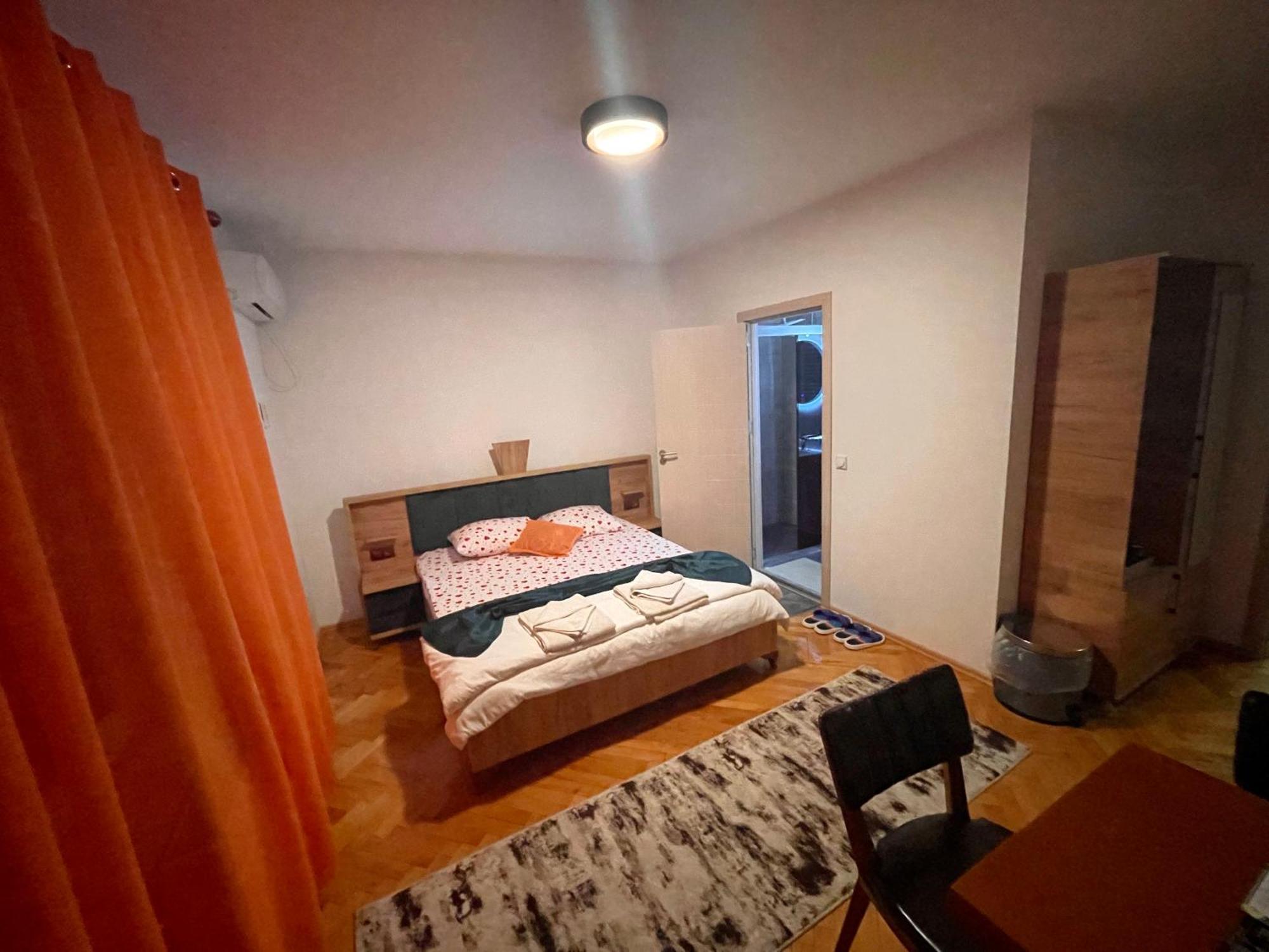 Madigan'S Hotel Kosovo Polje Экстерьер фото