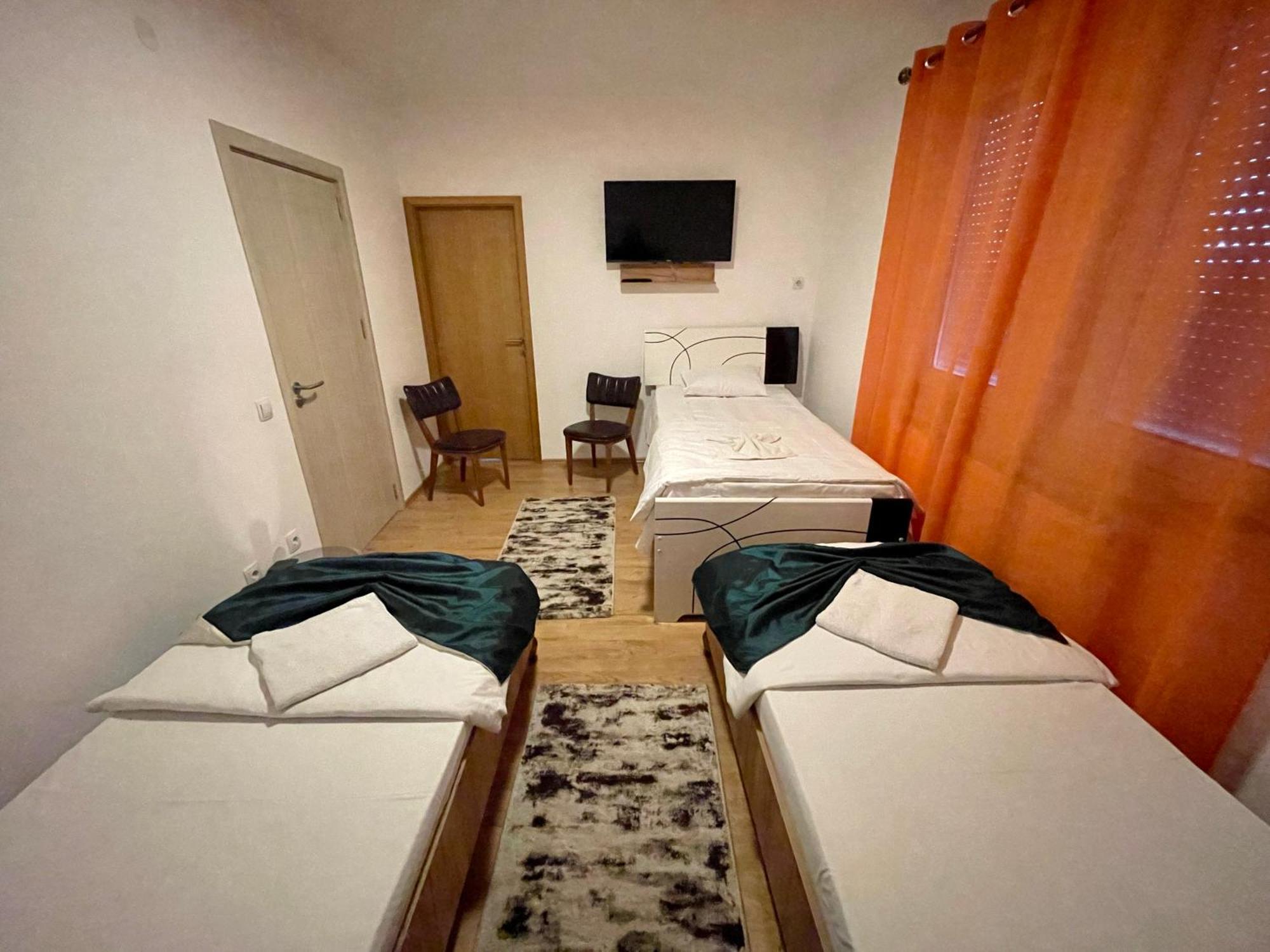 Madigan'S Hotel Kosovo Polje Экстерьер фото