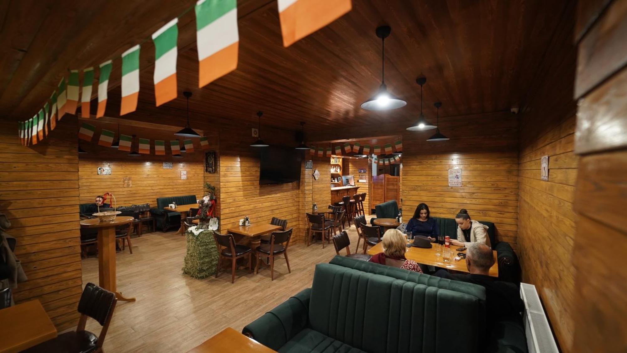 Madigan'S Hotel Kosovo Polje Экстерьер фото